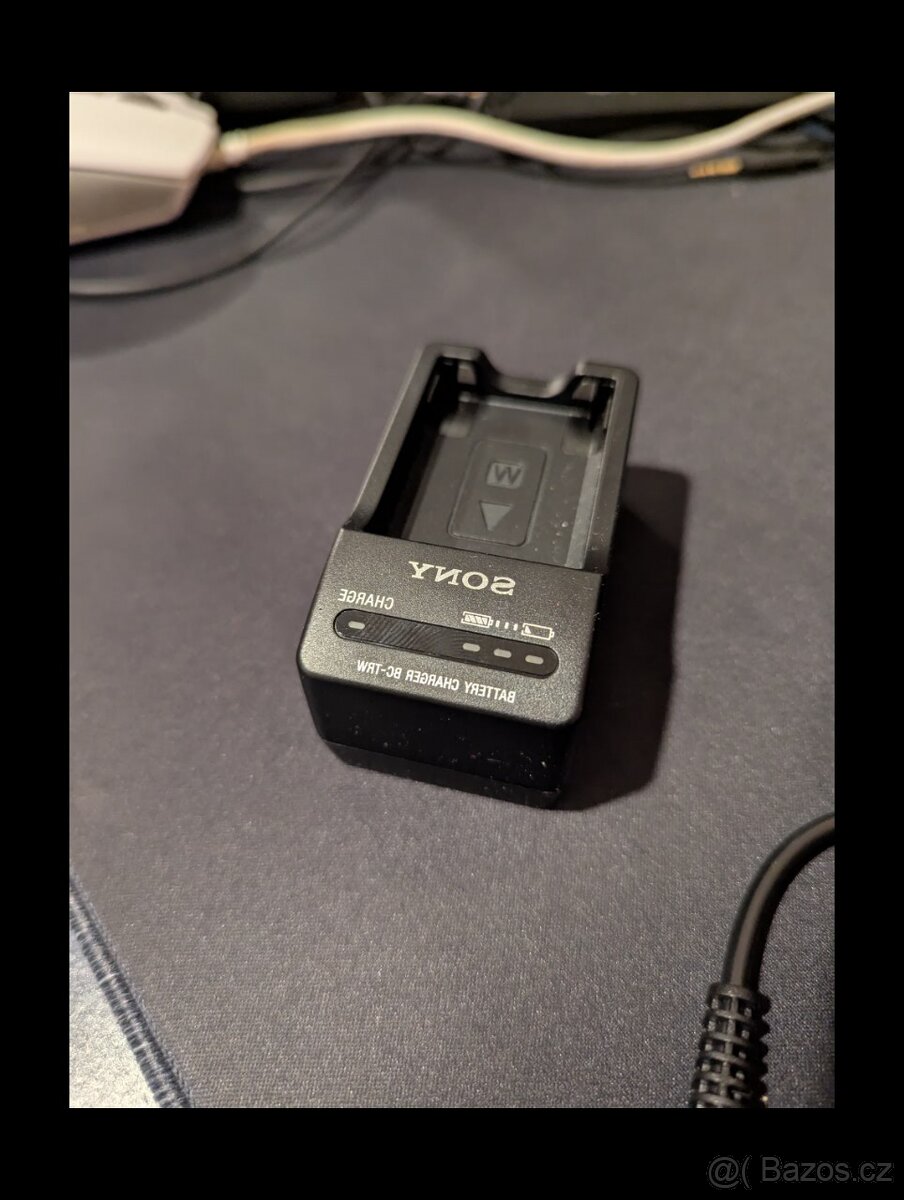 Sony ACC-TRW Accessory kit (Nabíječka + kabel + baterie) - 4