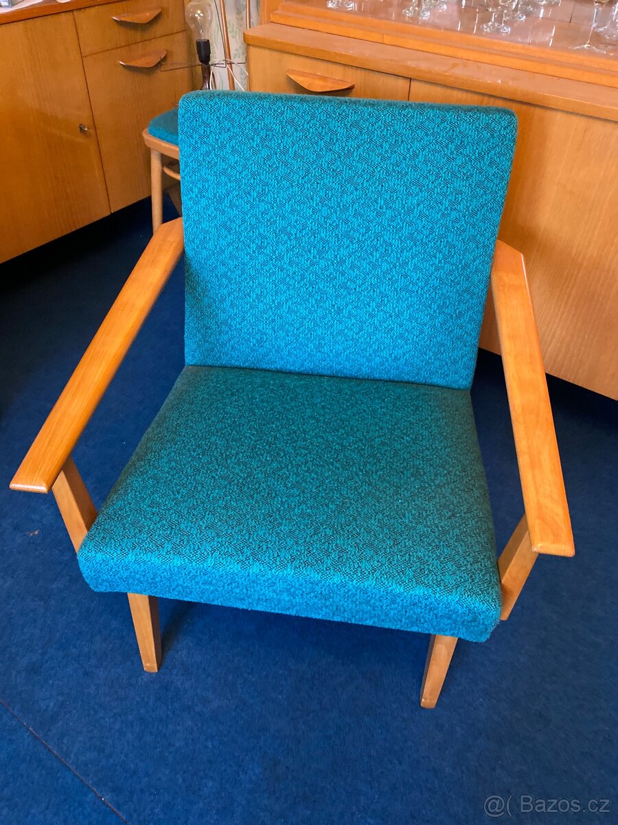 Obývací stěna, křesla, gauč, skříně - 4