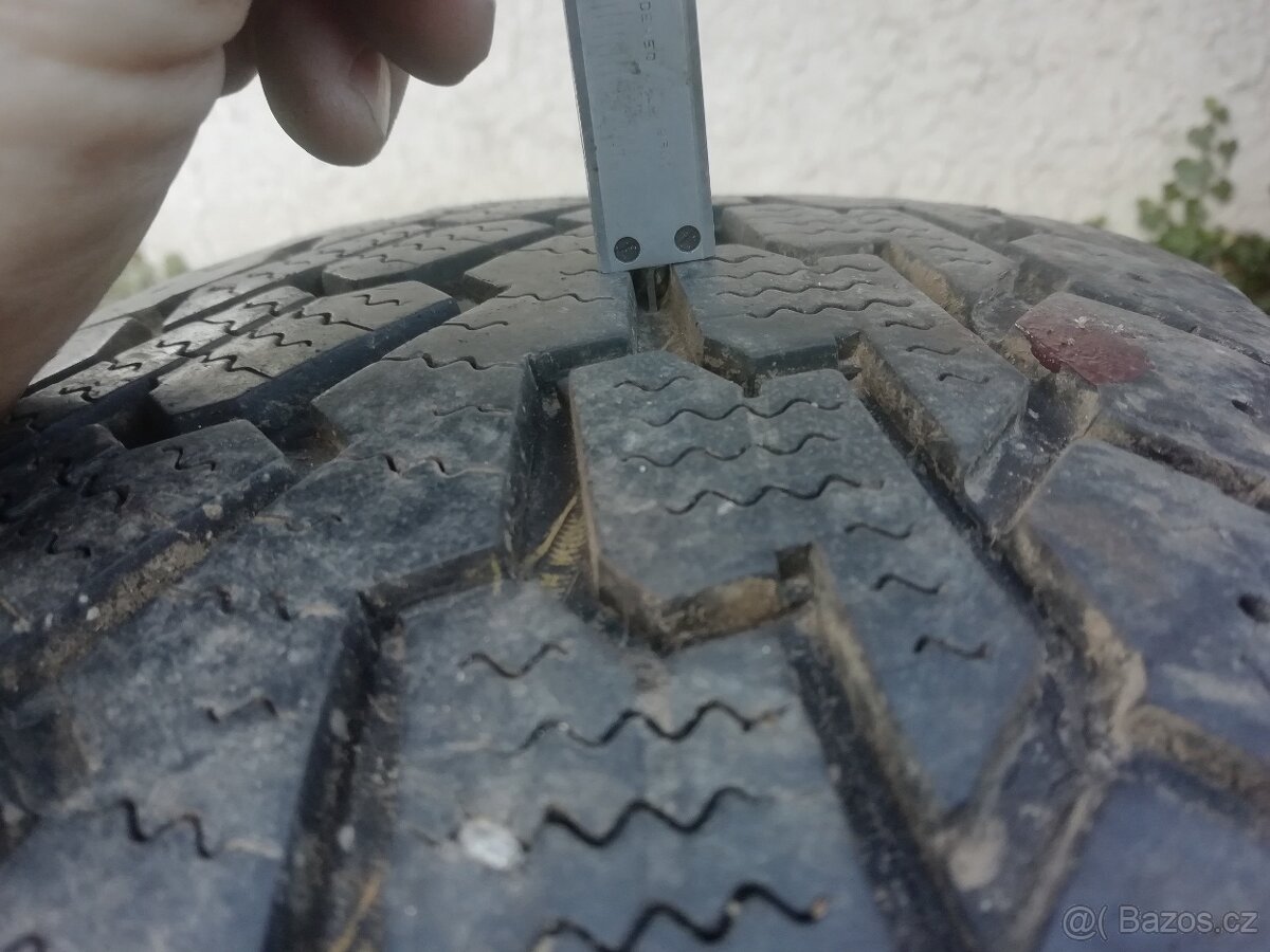 zimní 215/70 R15, 5x114,3 - 4