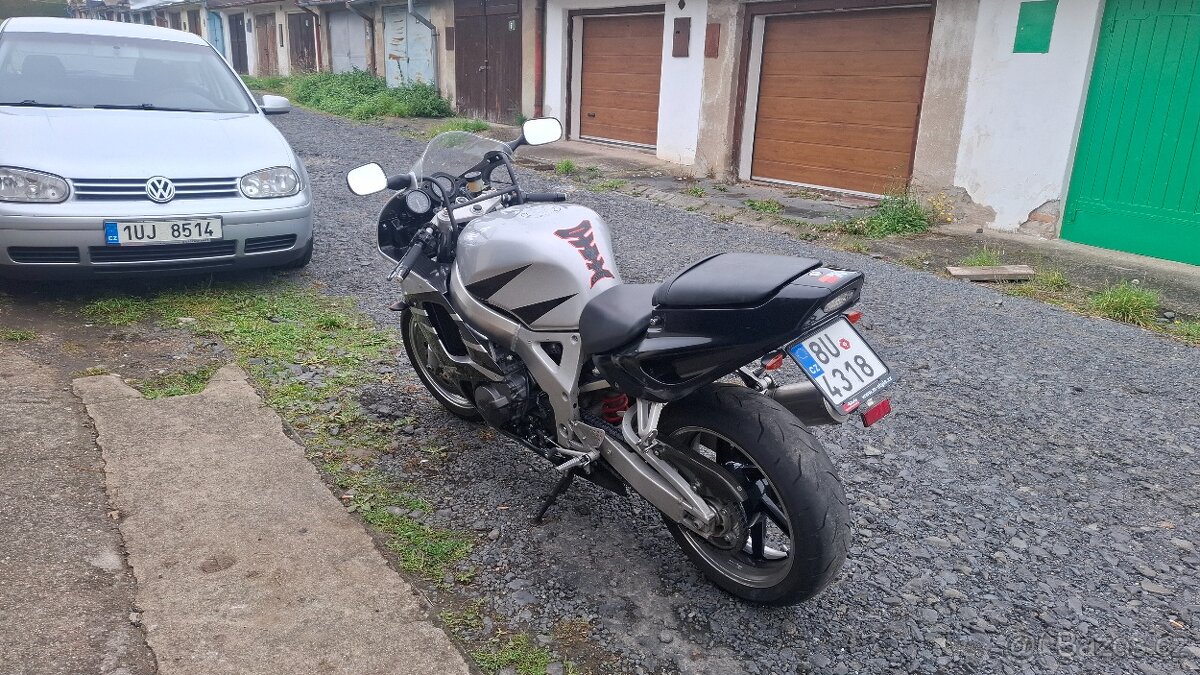 Honda CBR 900 RR - 4