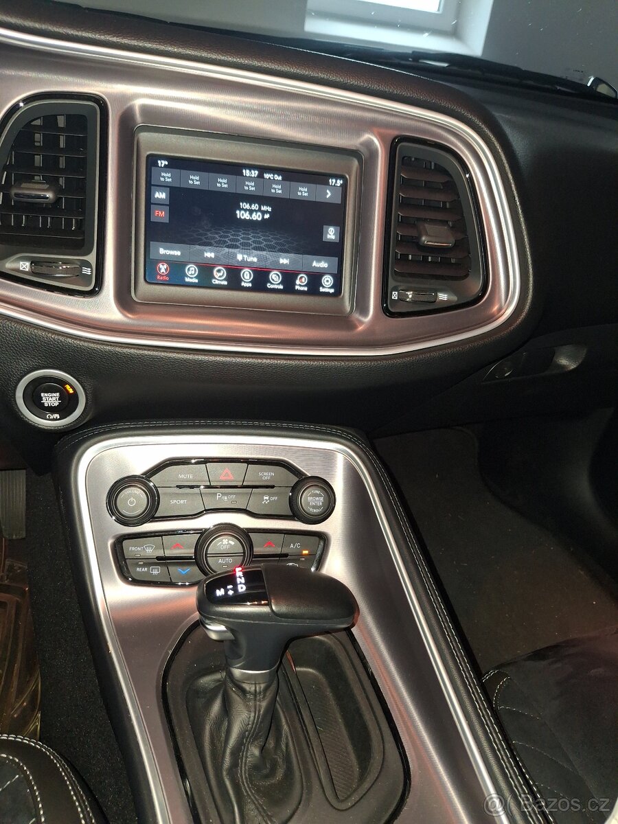 Dodge Challenger - 4