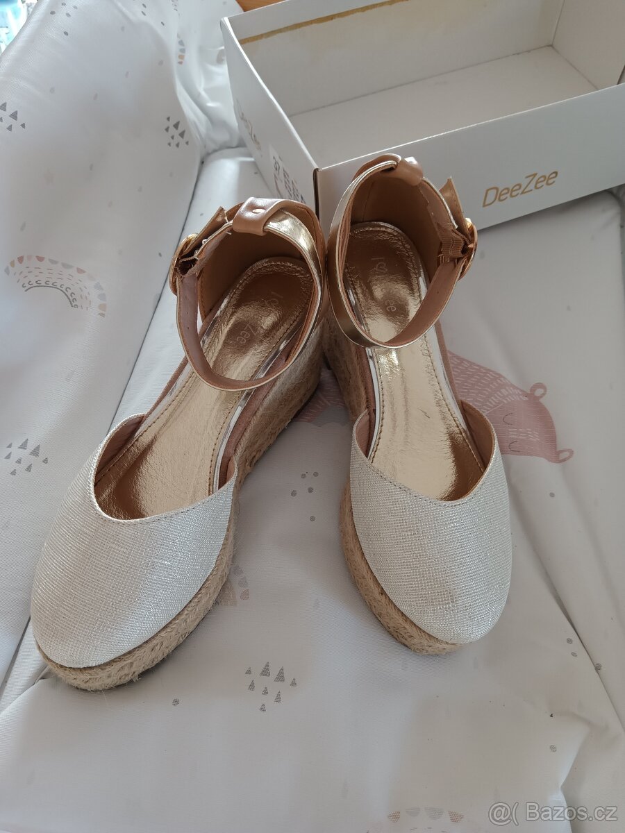 Nové sandálky na klínku DeeZee vel. 37 - 4