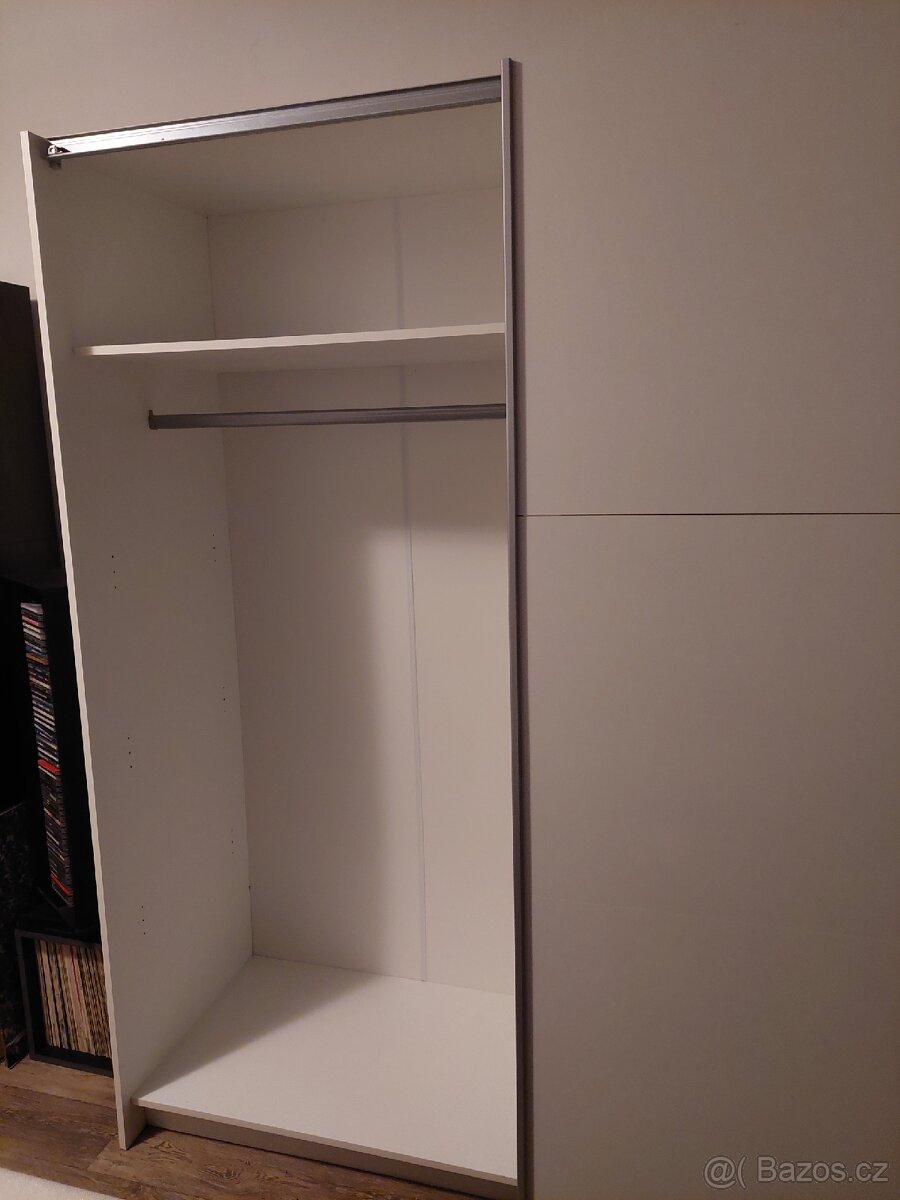 Skříň bílá s posuvnými dveřmi - 4