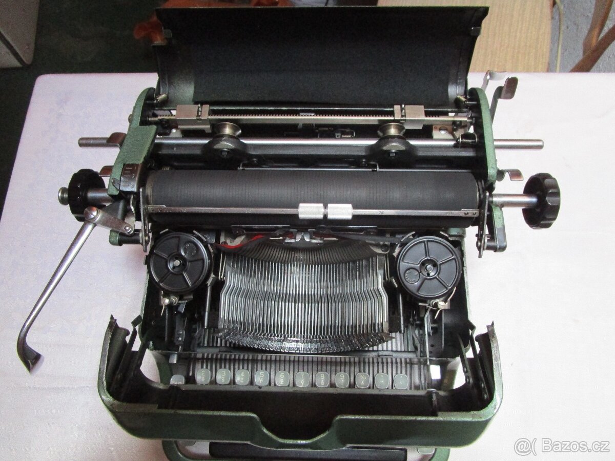 Starý psací stroj - 4