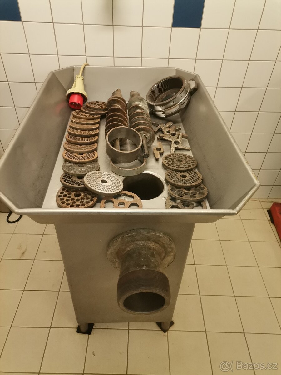 řezačka masa - 4