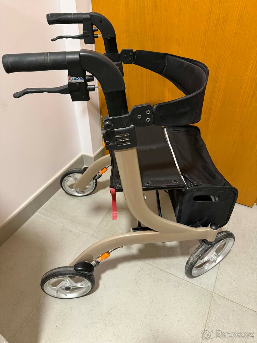 Chodítko DMA 102 - čtyřkolové - 4