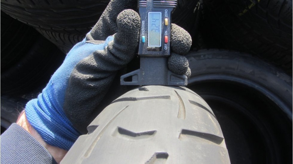 Metzeler 110/80/19, DOT2415 - 4