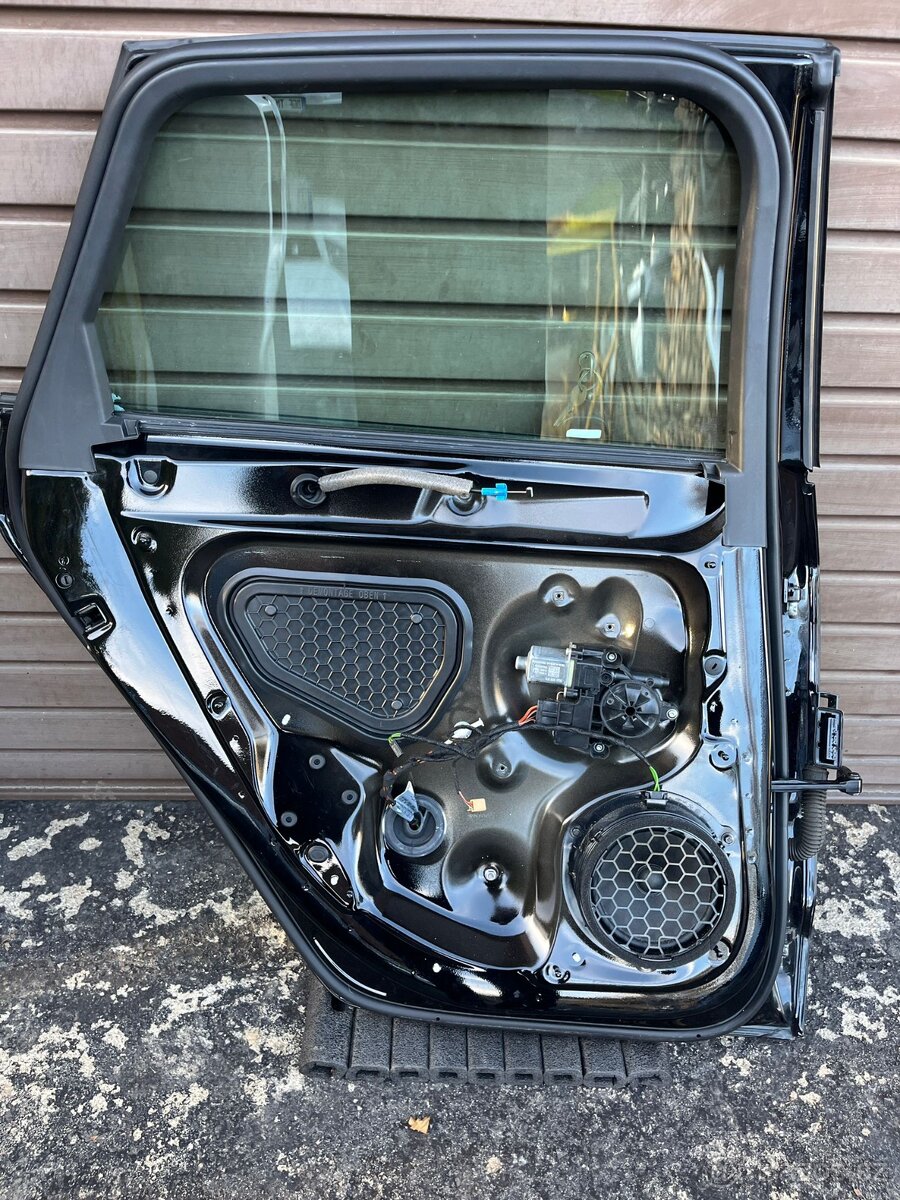 Audi A3 8V levé zadní dveře, barva LY9B - 4