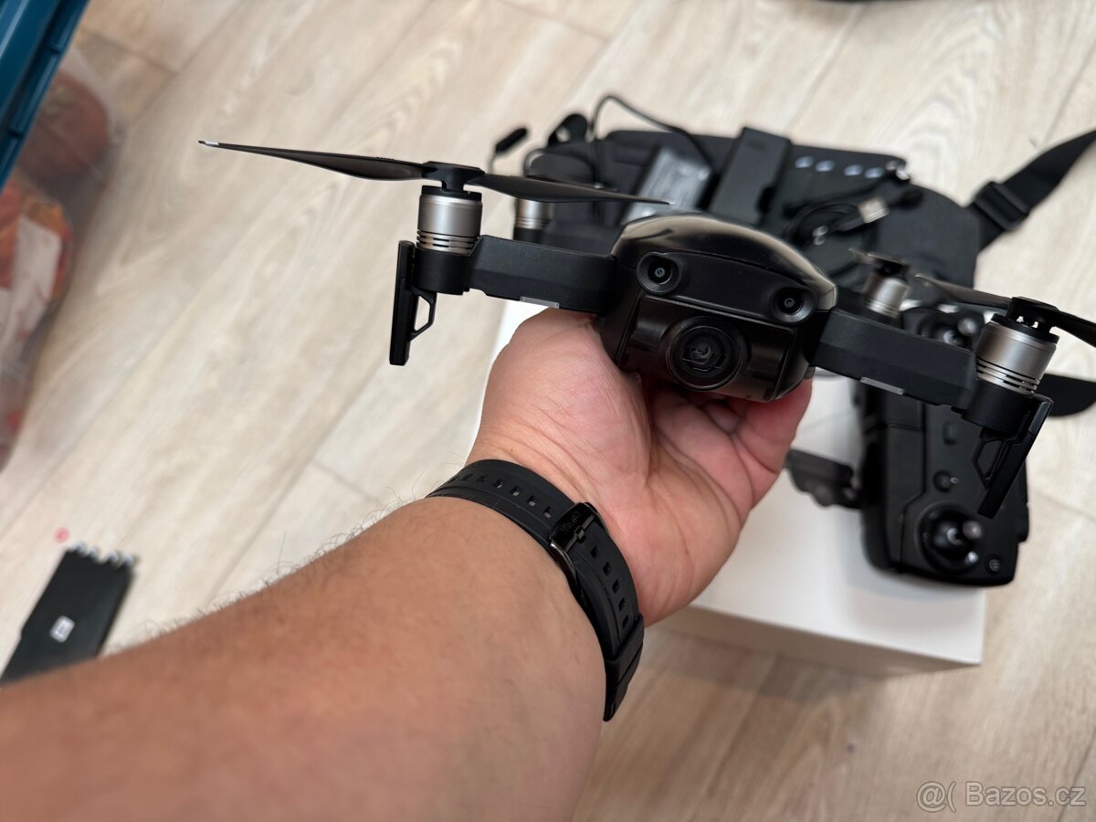 DJI Mavic Air Fly More Combo cerny - 4