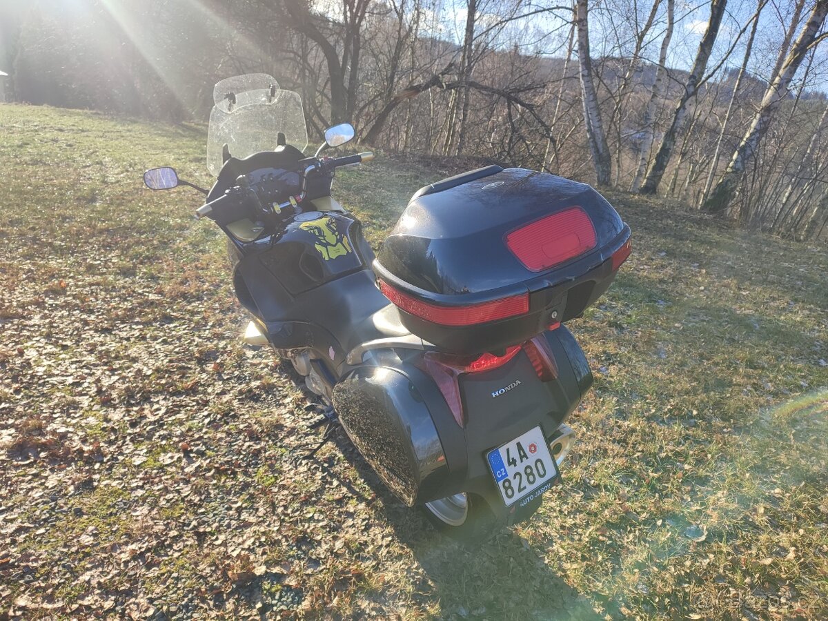 Honda NT700V Deauville ABS a kardan - 32 150 km - 4