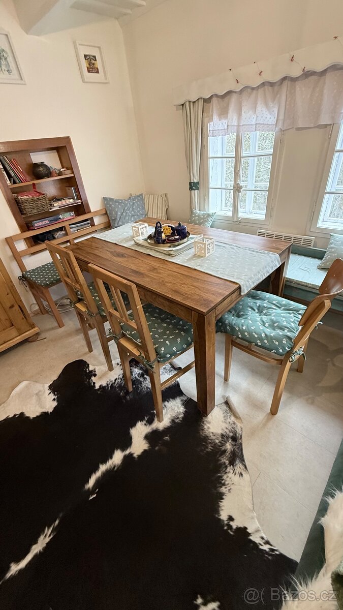 Jídelní stůl - 4