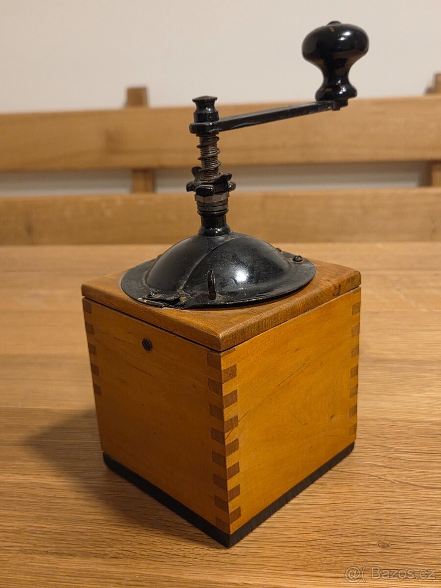 Ruční mlýnek na kávu - 4