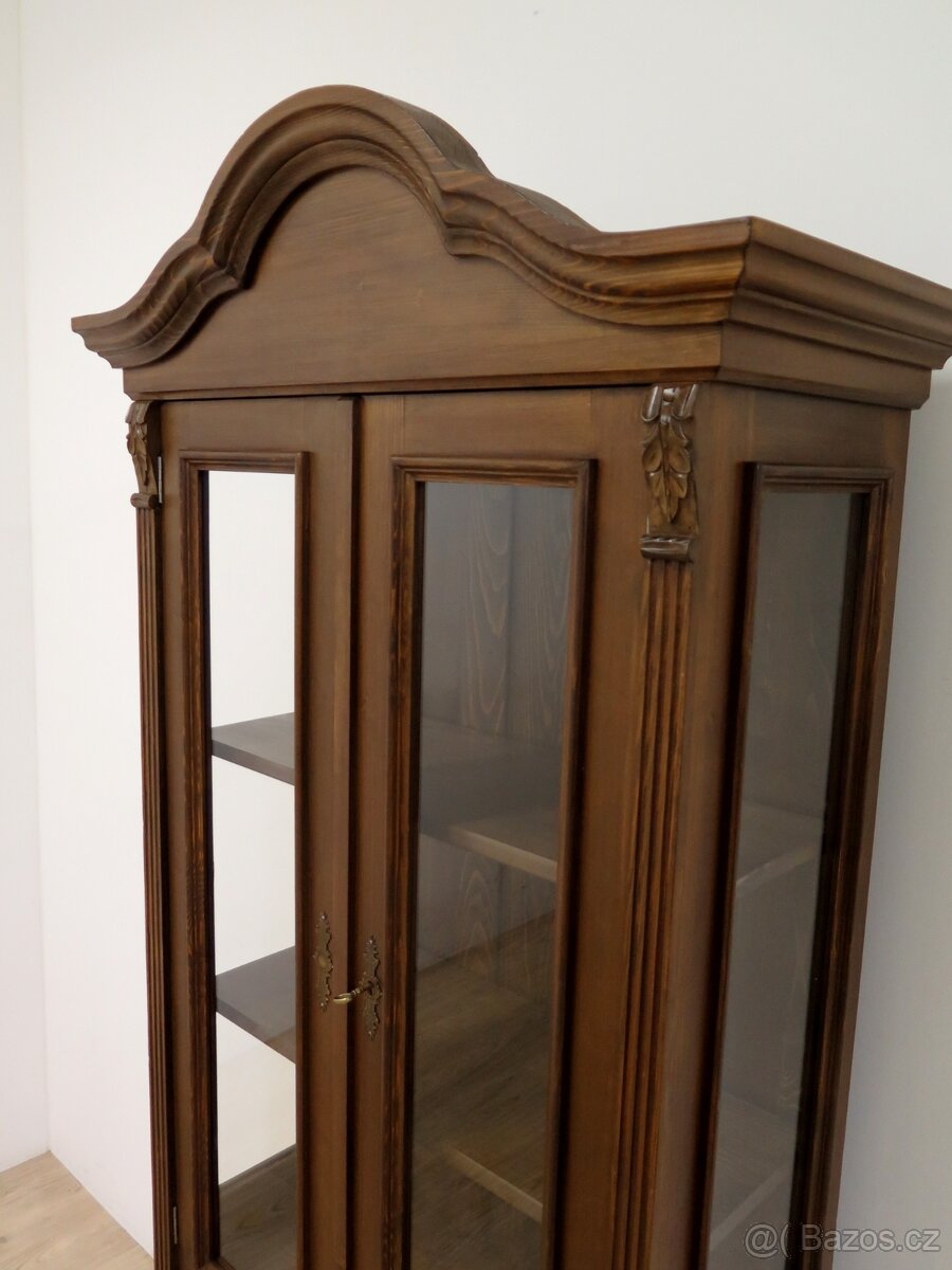 Vitrína s obloukem a zásuvkami - 4