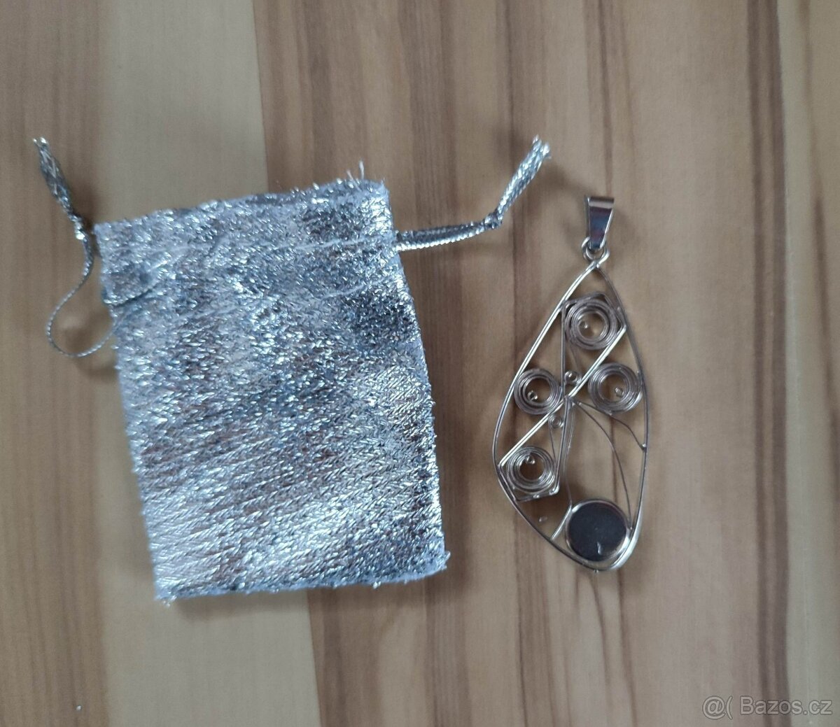 Starožitný stříbrný přívěsek filigrán s kamenem onyx - 4