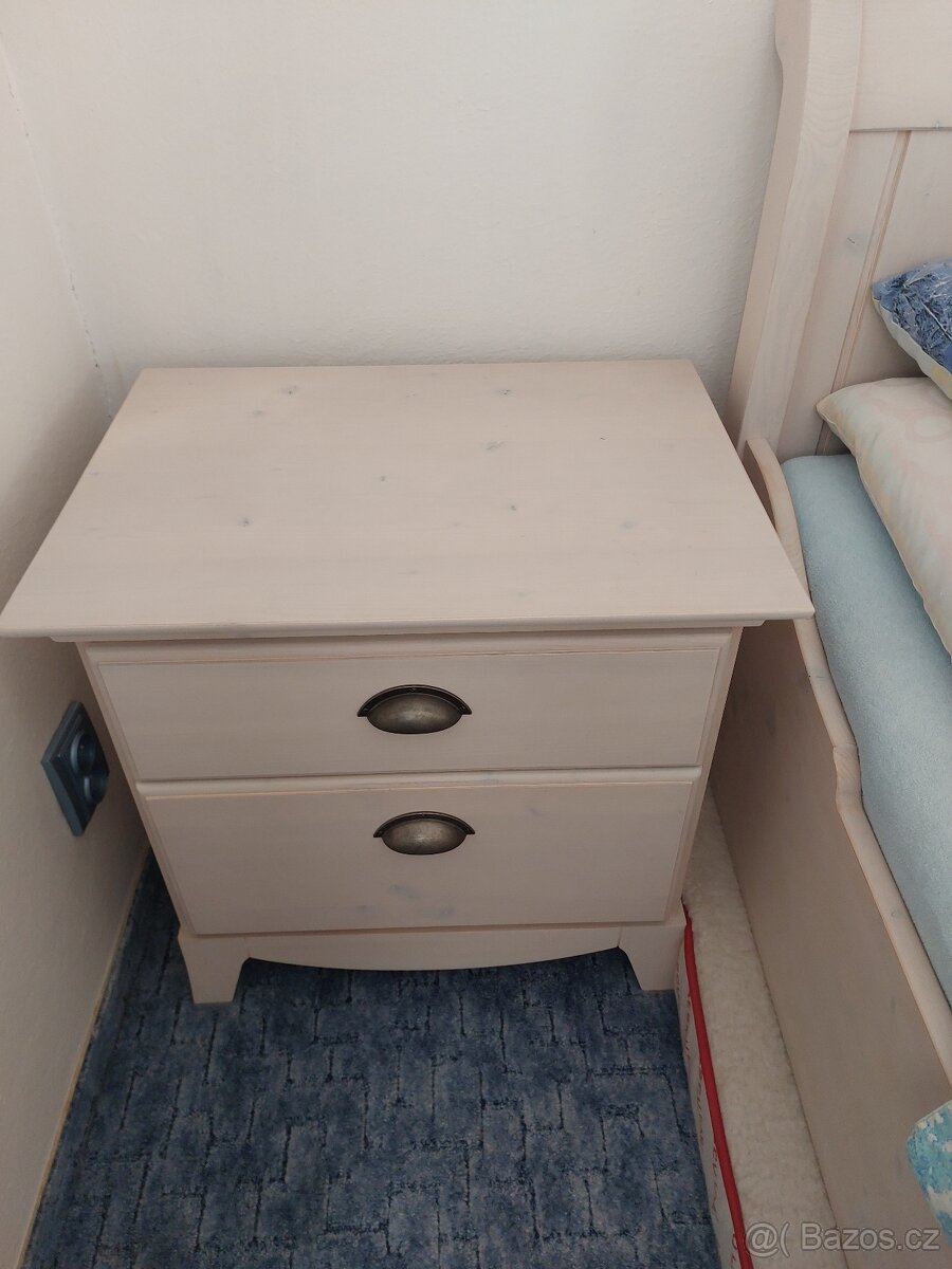 Postel a noční stolky - 4