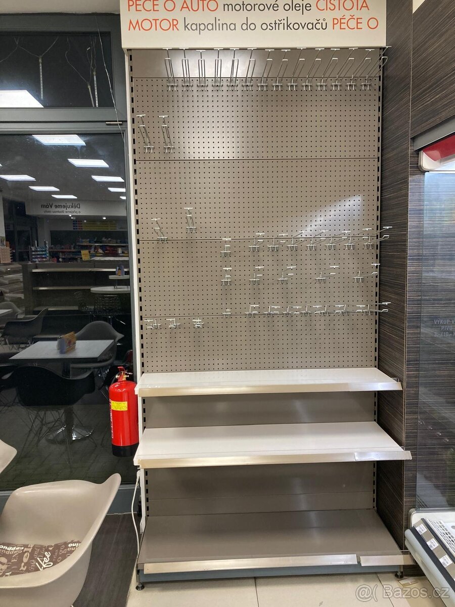 Regály + drobný nábytek z rekonstrukce čerpací stanice - 4