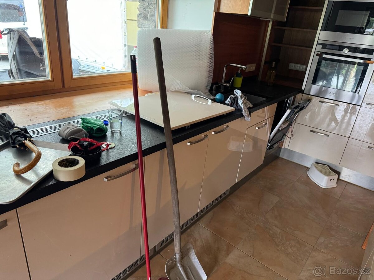 Moderní kuchyň s ostrůvkem - 4