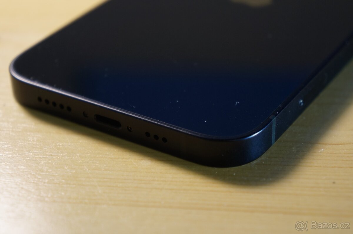 iPhone 13 – zamknutý iCloud, prakslý display - 4