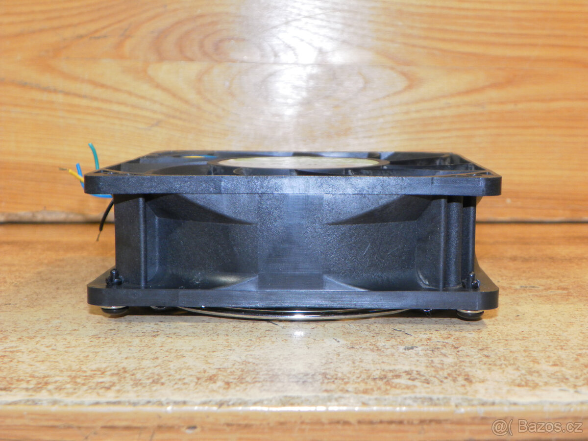 Výkonný ventilátor NIDEC V34809, 12 VDC, 6,2 m3 / min. - 4