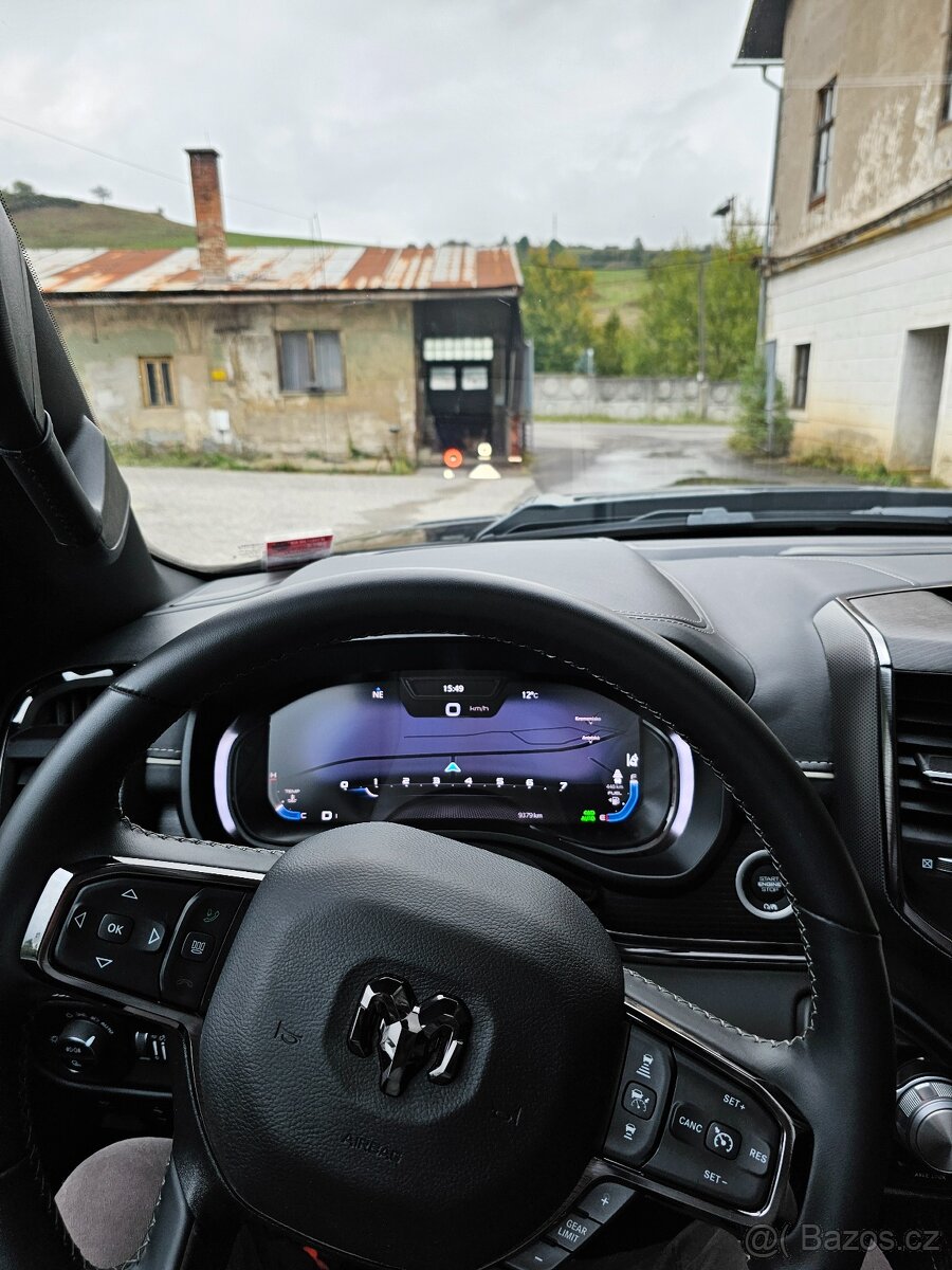 Dodge RAM 1500 LIMITED BLACK V8 HEMI 2024