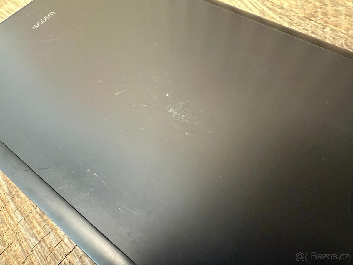 Grafický tablet Wacom Intuos Pro PTH-660 - pouze samotný tab - 4