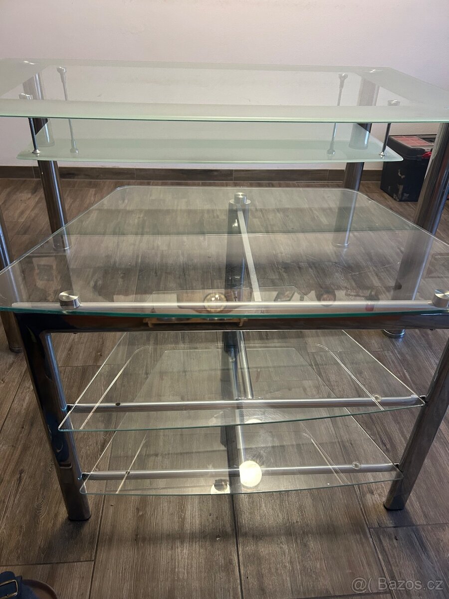 Velký skleněný stůl a skleněný stolek - 4