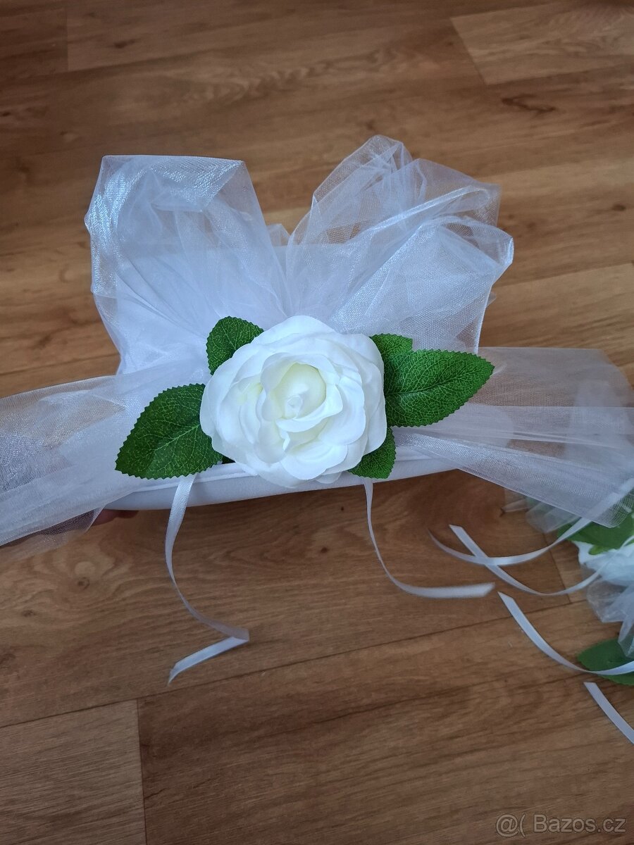 Svatební dekorace na auto - ruzovobila ruze - 4