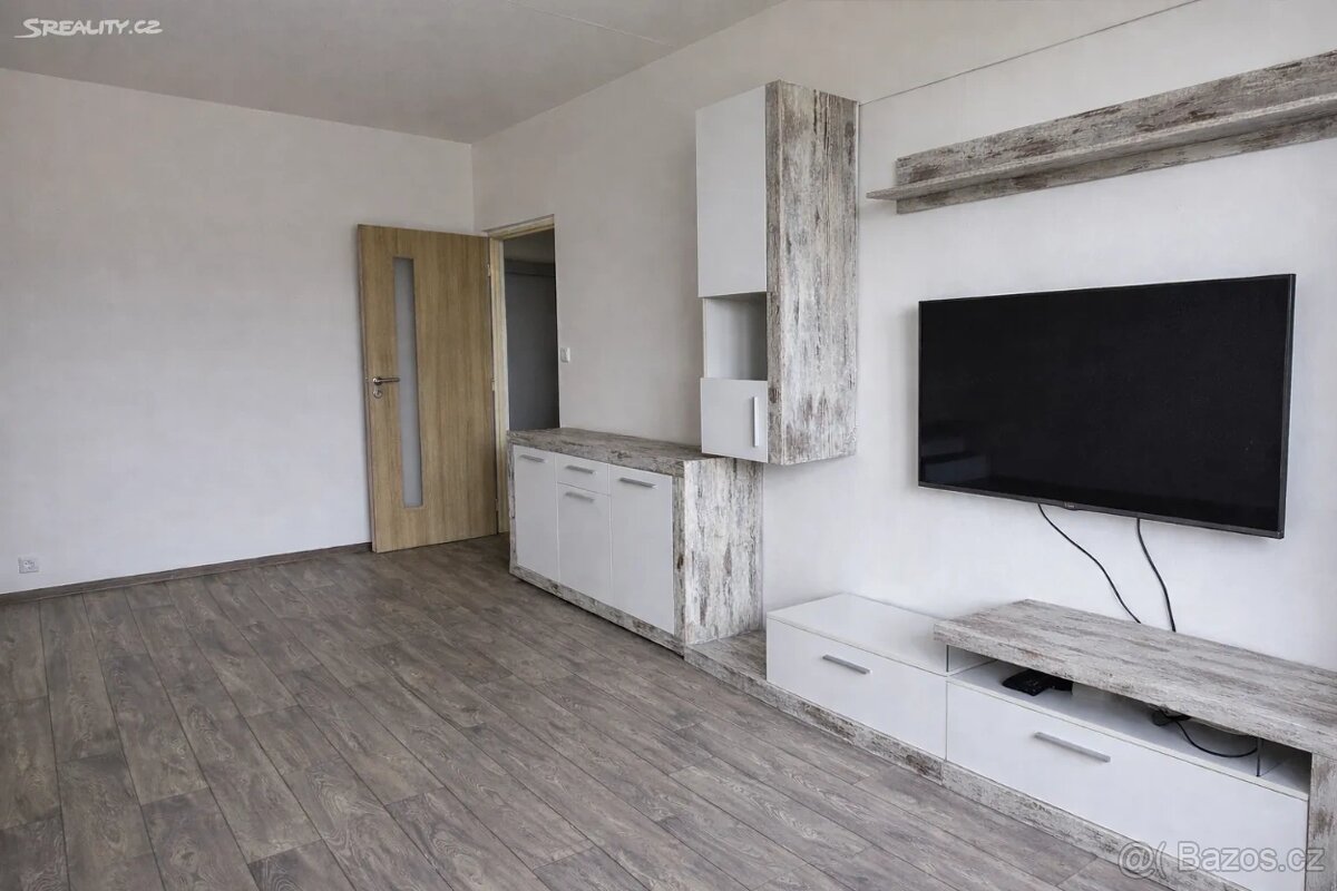Pronájem bytu 2+1 61 m² - 4