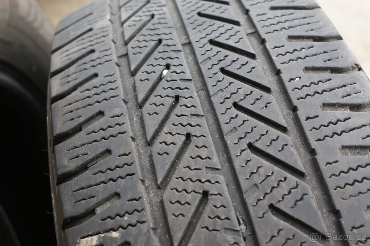 4ks pneu 225/70/15 C 2ks jsou zimni + 2ks celorocni 15C R15 - 4