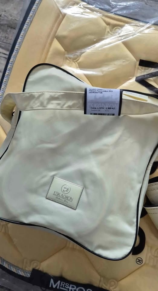 Sada Eskadron, MRs Ros, Tommy Hilfiger - 4