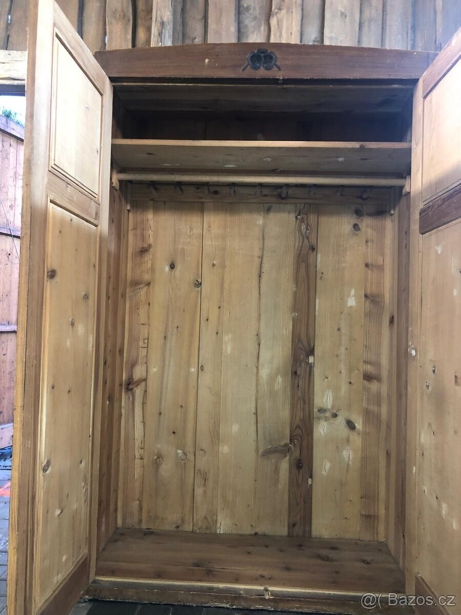 Starožitná skříň - 4