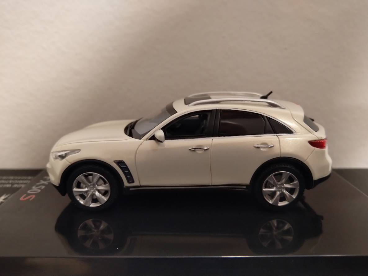 Infiniti FX 1:43 model auta nissan autoart - 4