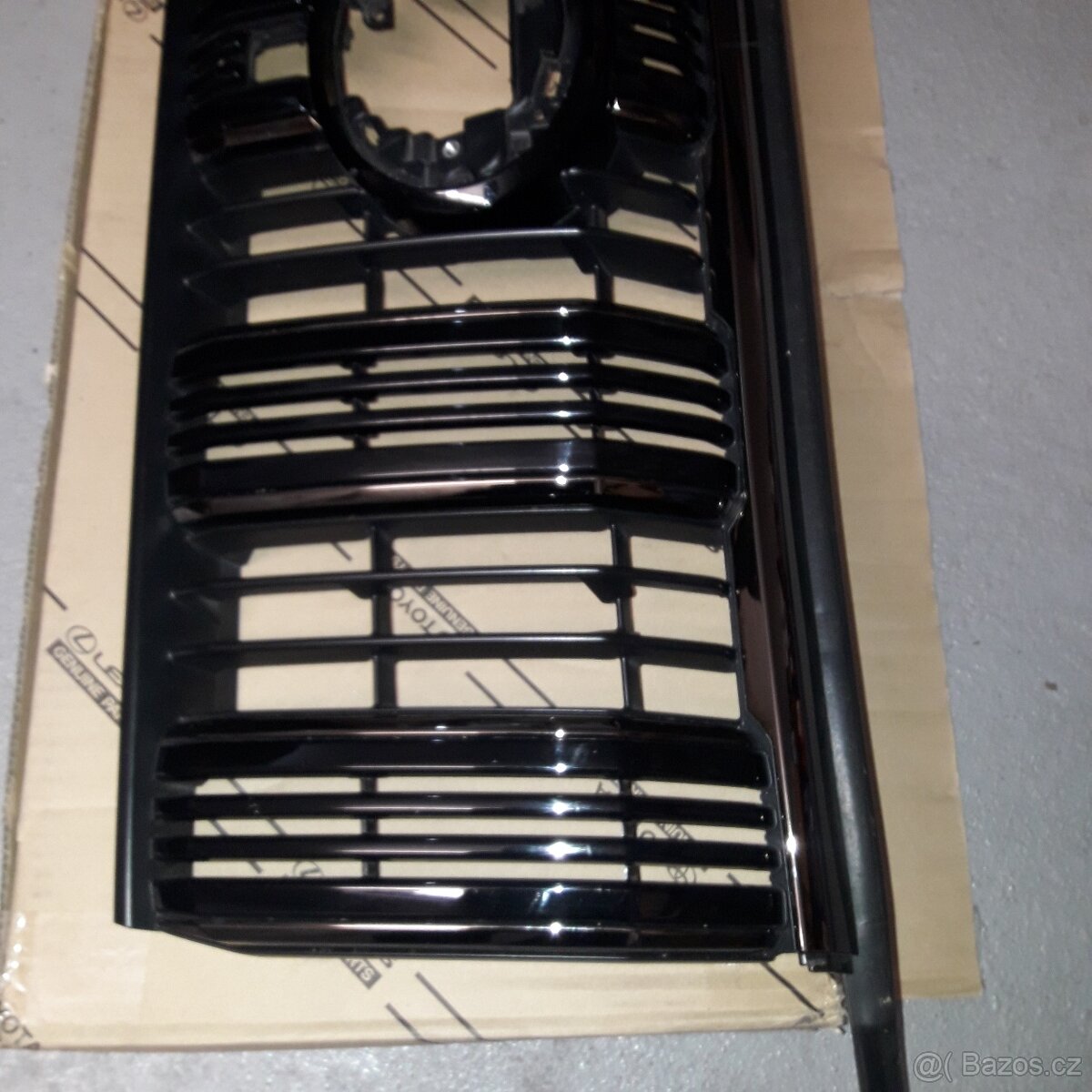 Přední maska na Toyota Land Cruiser