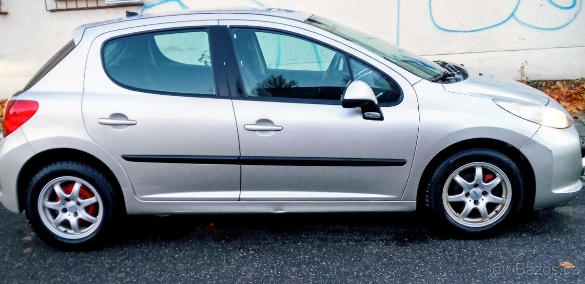 Peugeot 207 1,4 65 kW, STK platná, rv 2008 - 4