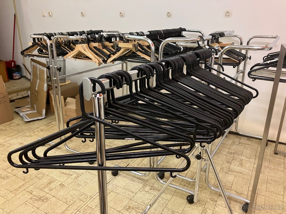 Plastová ramínka - 4