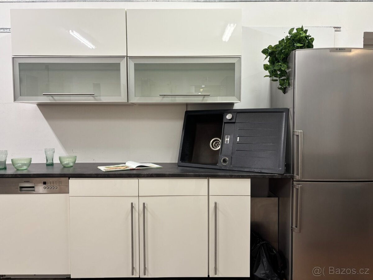 Světlá designová kuchyně SIMBA - 4