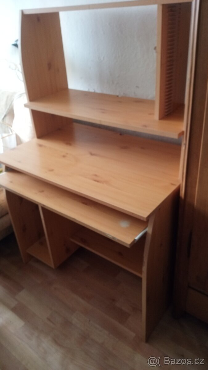 Počítačový stůl - 4