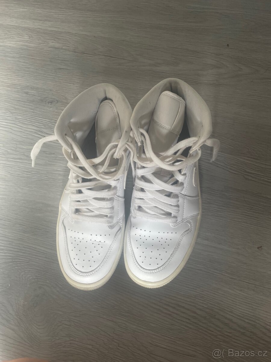 Nike Air Jordan 1 High - 4