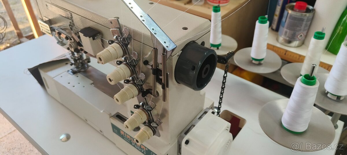 Průmyslový coverlock Siruba F007e - 4