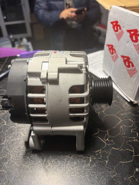 NOVÝ alternátor Megane 2 - 4