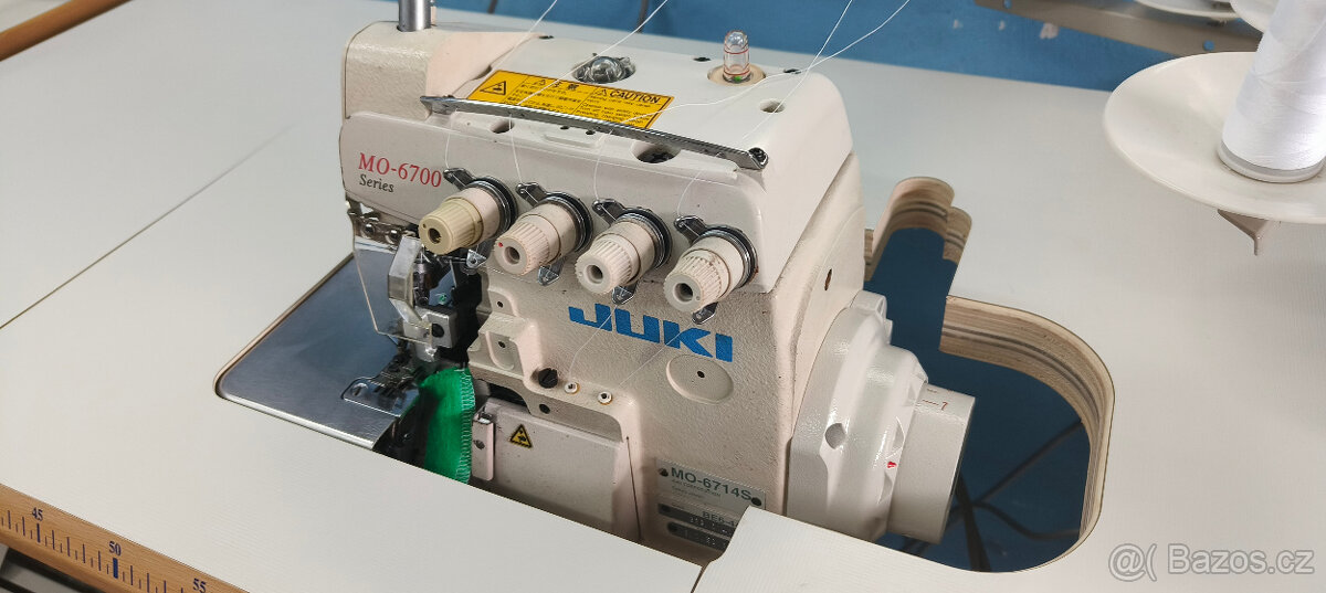 Průmyslový 4 nitný overlock Juki MO-6714S - 4