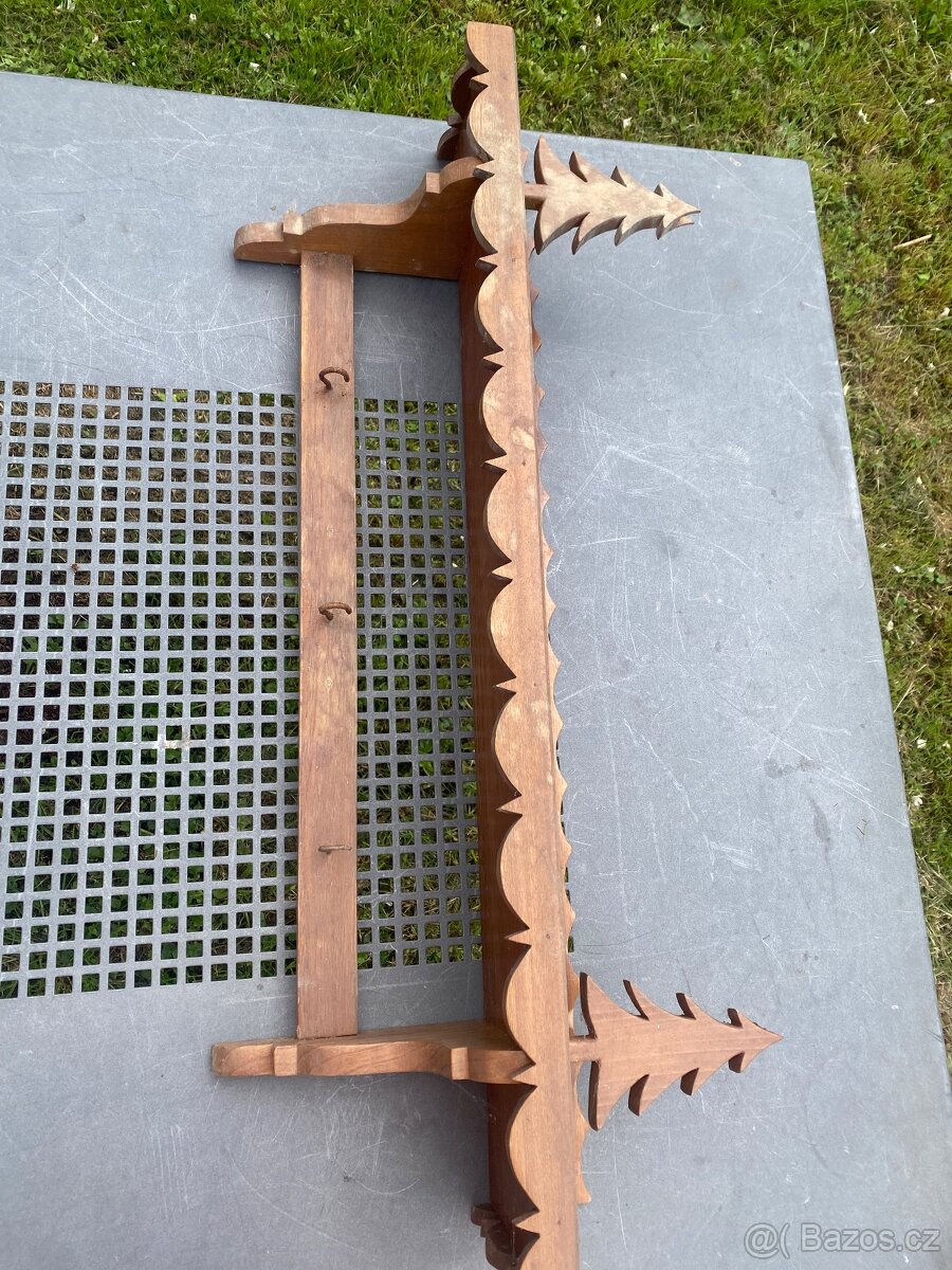 Stará dřevěná police k renovaci - 4