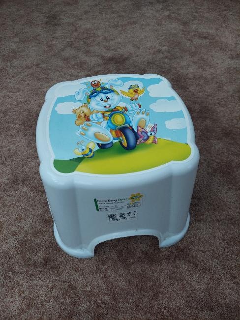 4 kousky dětských potřeb - 4