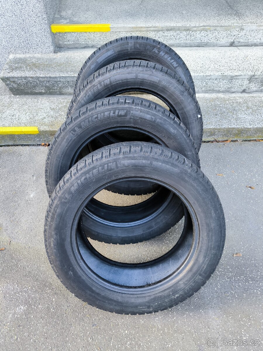 Prodám zimní pneumatiky rozměr 215/60/17C - 4