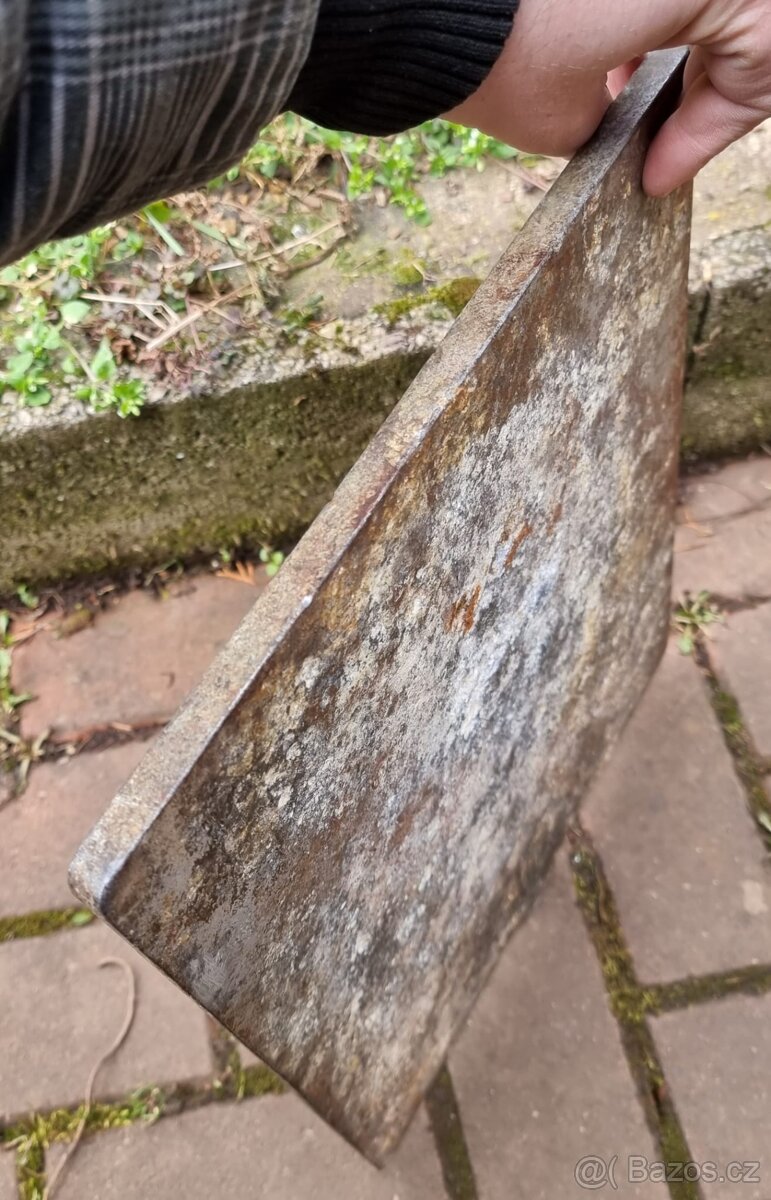 Znak lev litý kovový 1.republika - 4