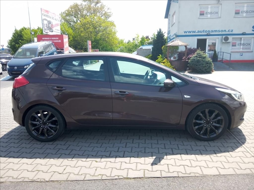 Kia Cee´d 1,4 CRDi 66kW KLIMA ESP - 4