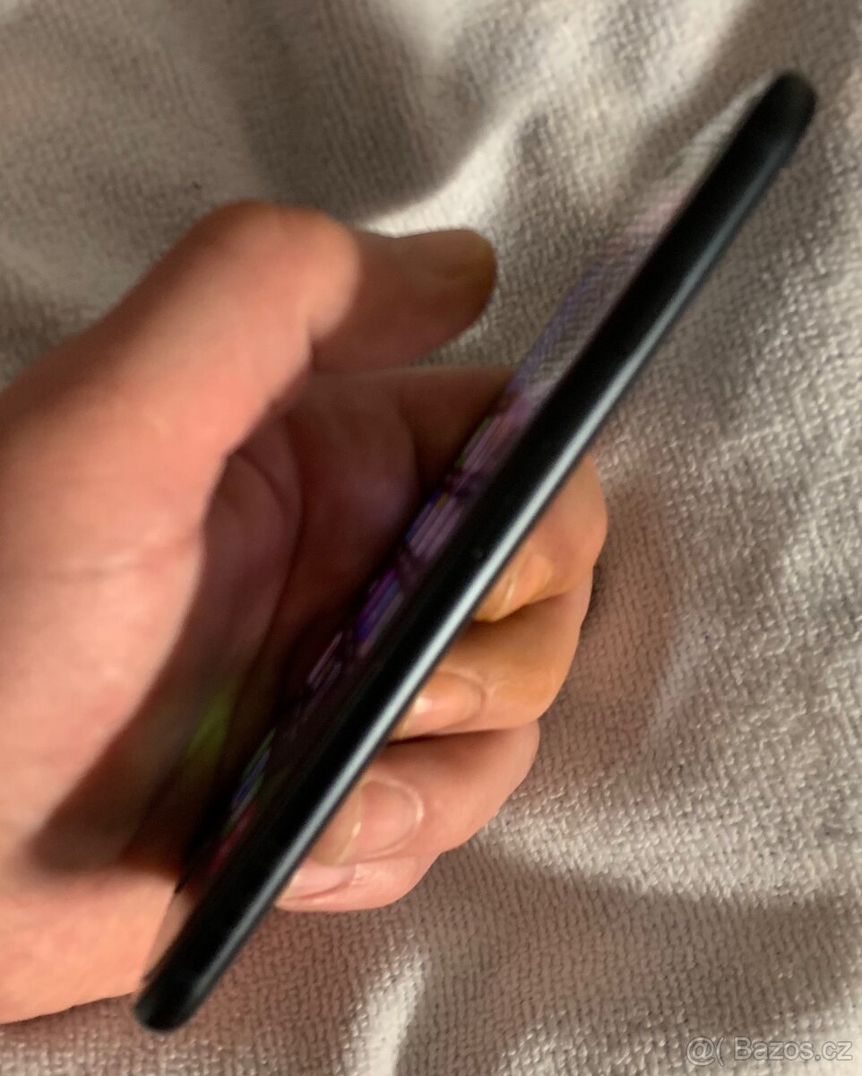 IPhone SE 3. Generace 2022 - 4