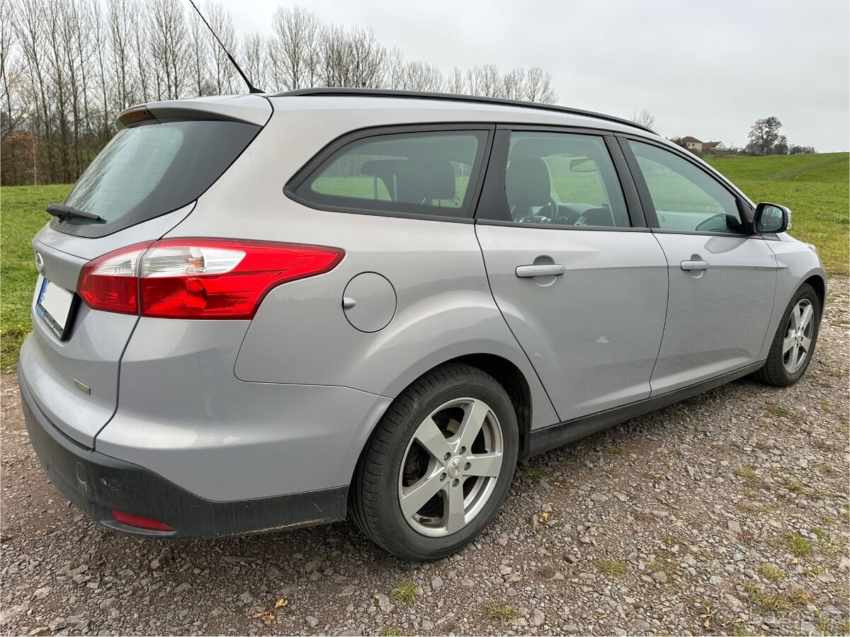 Ford Focus 1.0i - 4