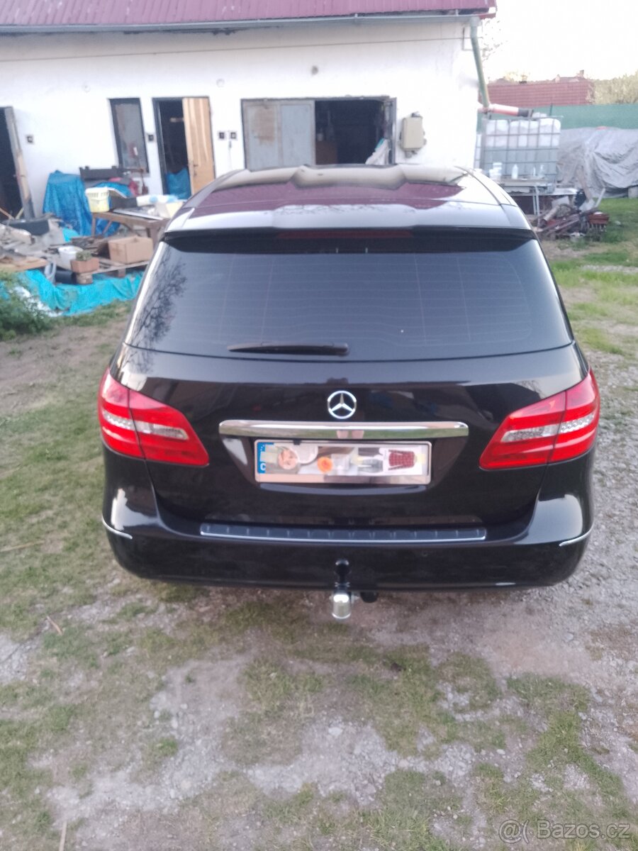 Mercedes Benz B180 - 4