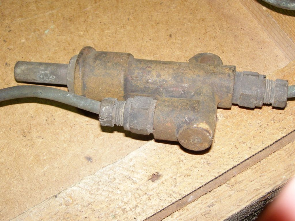 Prodám benzínovou pumpu ze stabilního motoru - 4